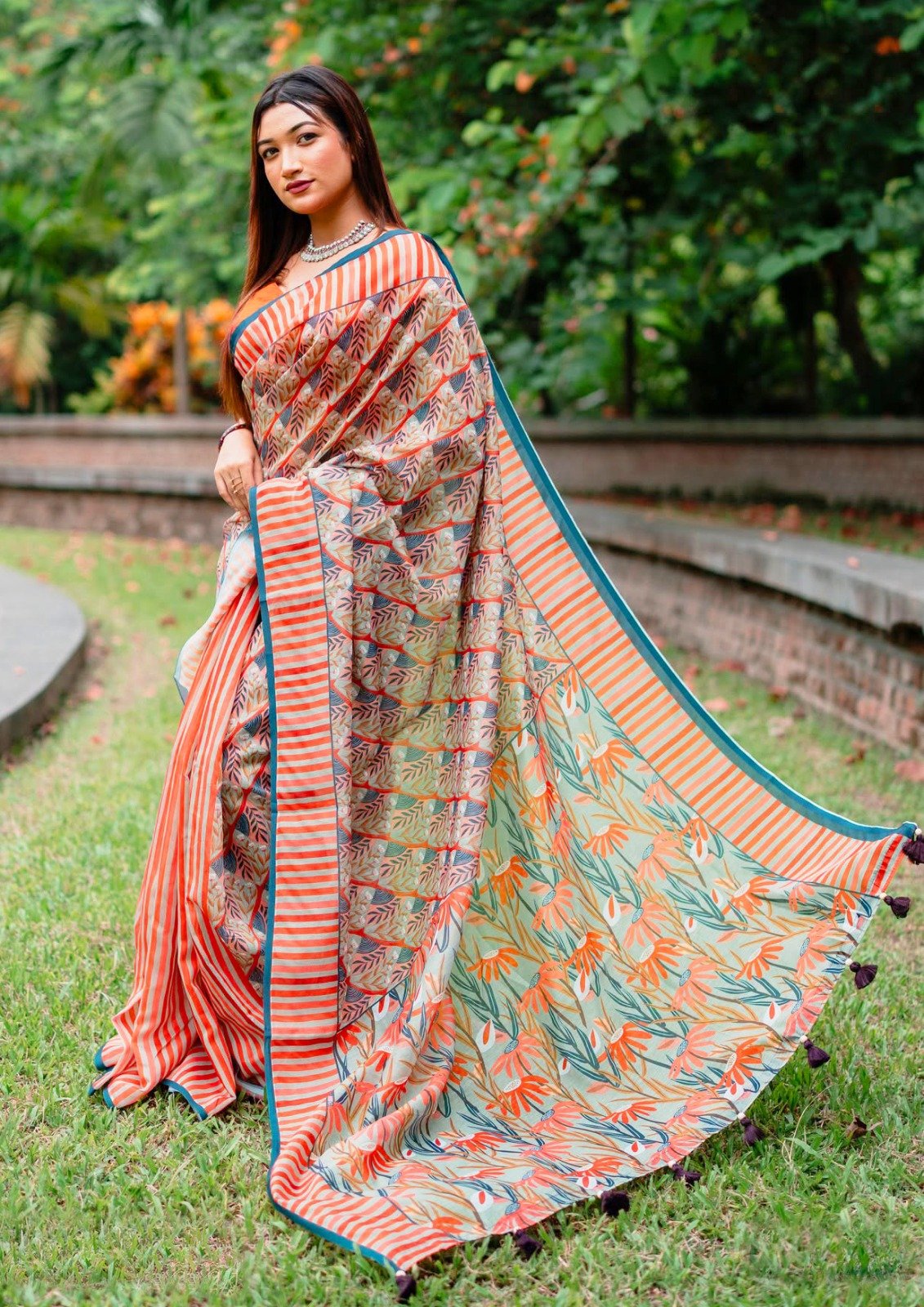 নারীদের সিল্ক শাড়ি