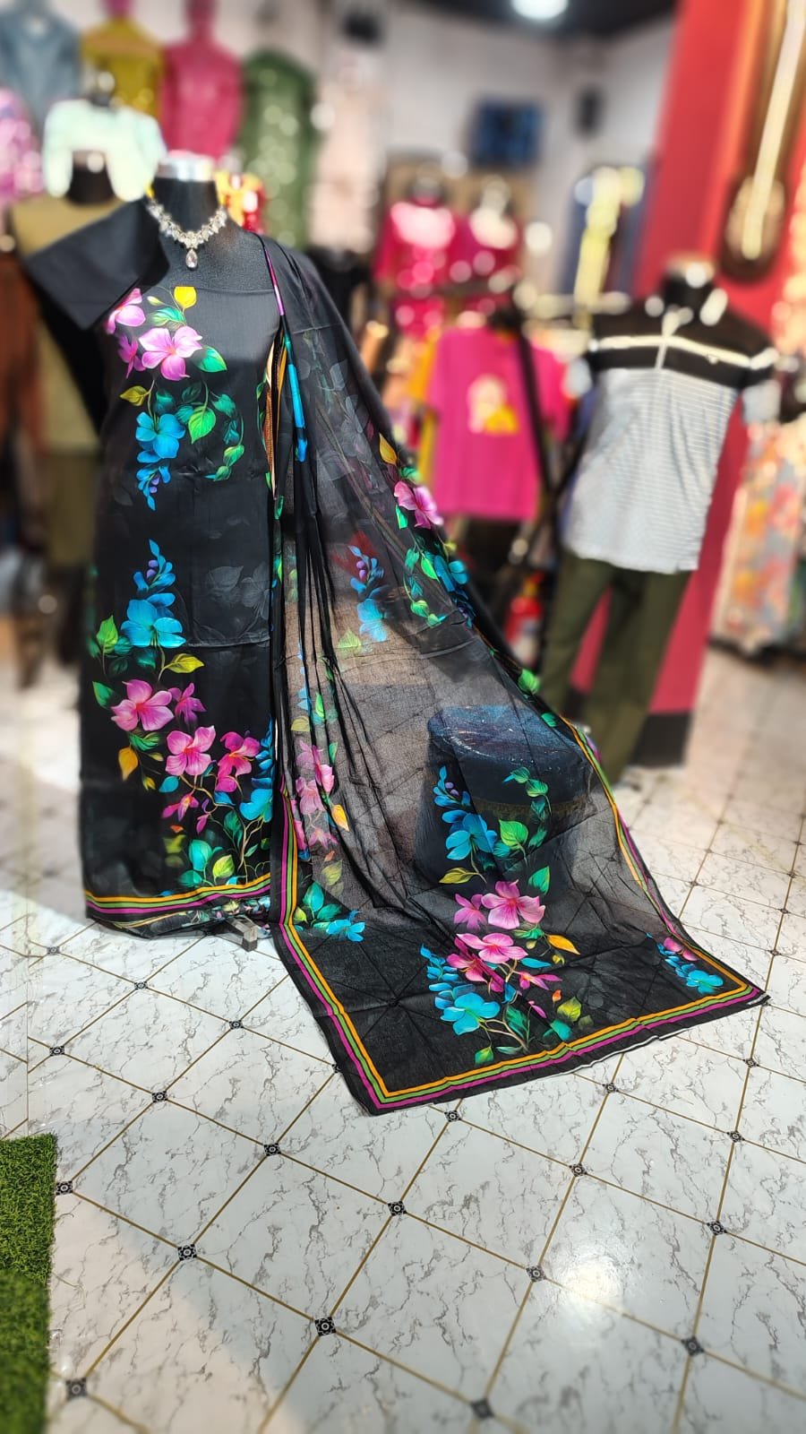 HD প্রিন্ট থ্রি পিস
