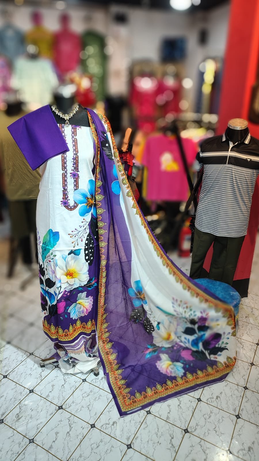 HD প্রিন্ট থ্রি পিস