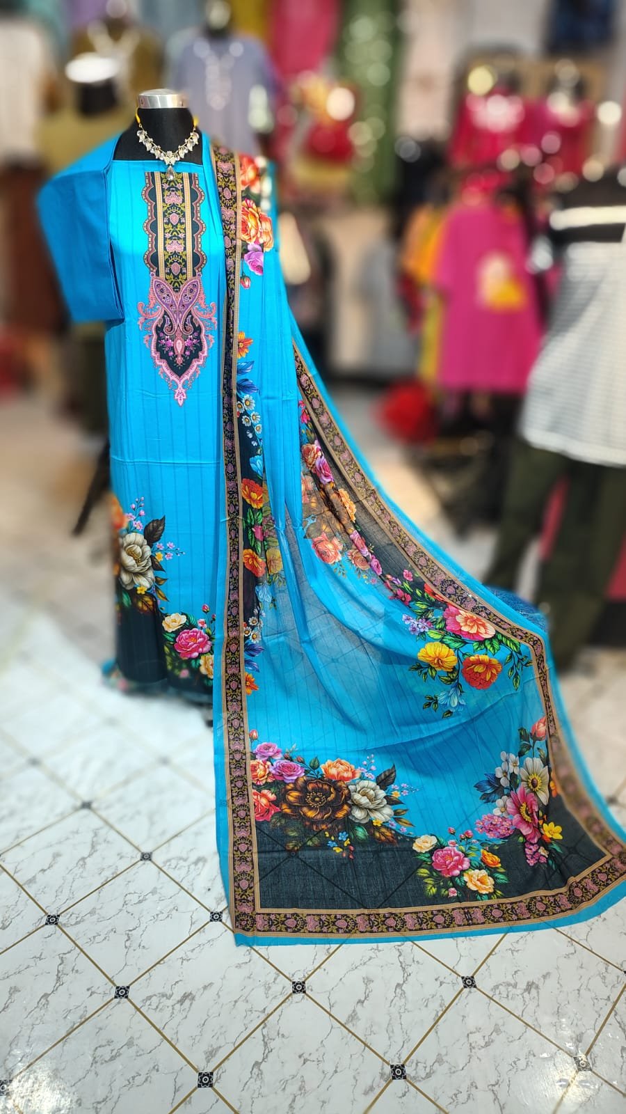 HD প্রিন্ট থ্রি পিস